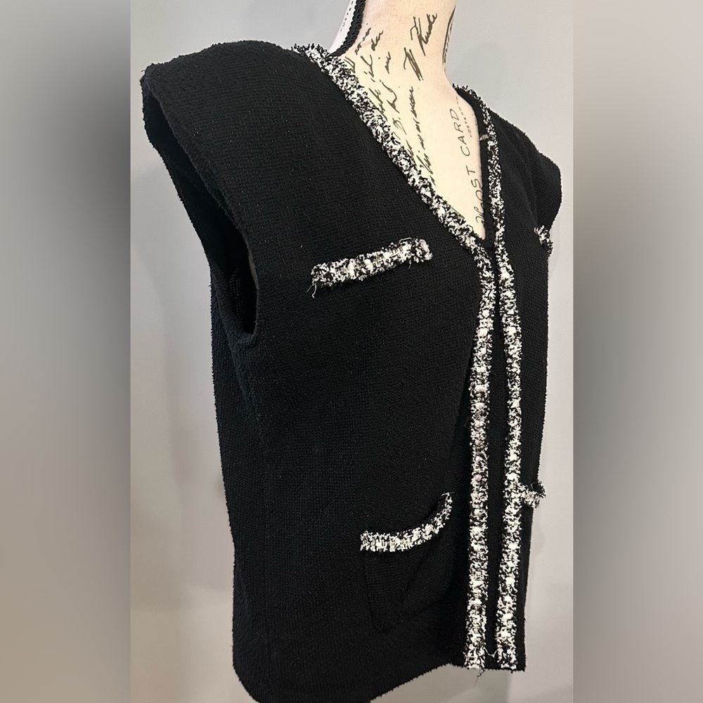 Sleeveless V-Neck Frayed Knit Sleeveless V - Picture 6 of 9